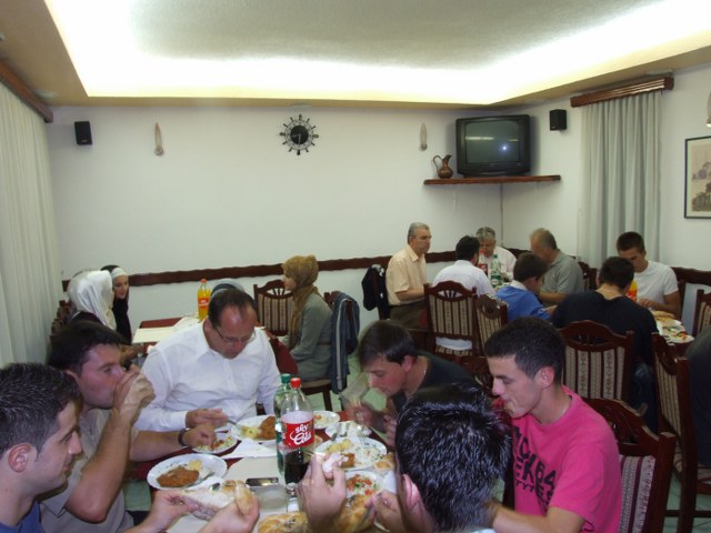 omladinski_iftar_2011